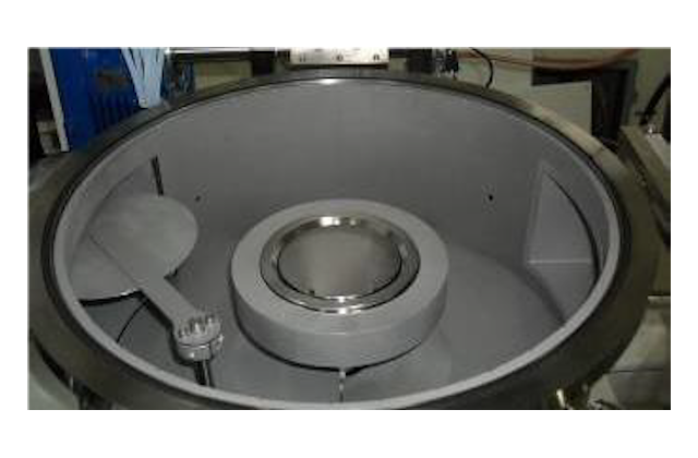 Вид на подложкодержатель с затвором